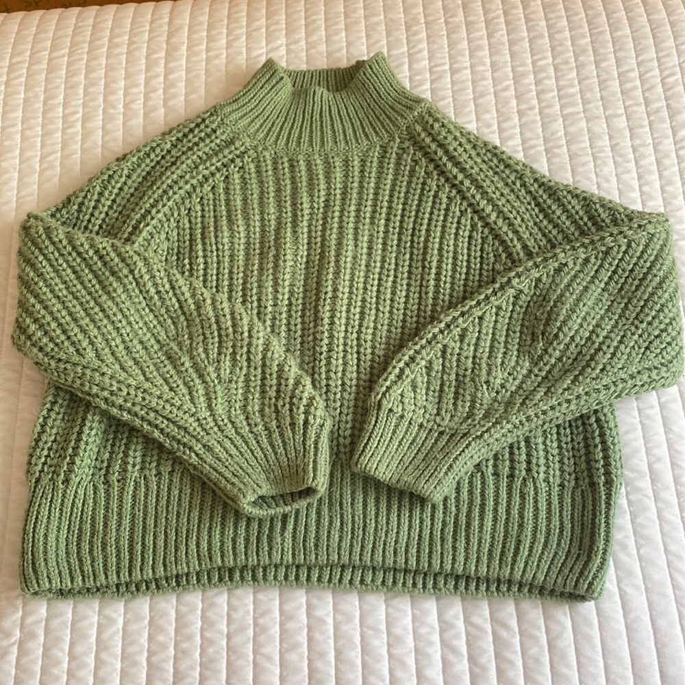 H&M green chunky-knit turtleneck sweater, L